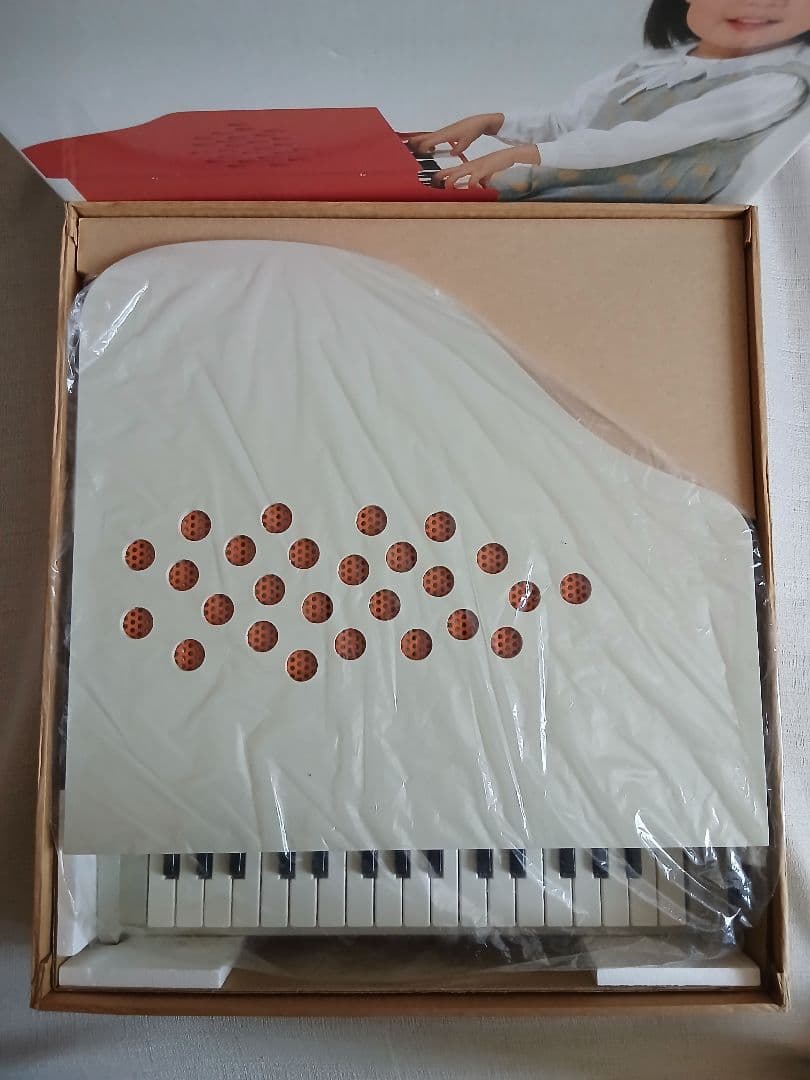 KAWAI　河合楽器　ミニピアノ　P32　(白　ホワイト)　未使用　保管品