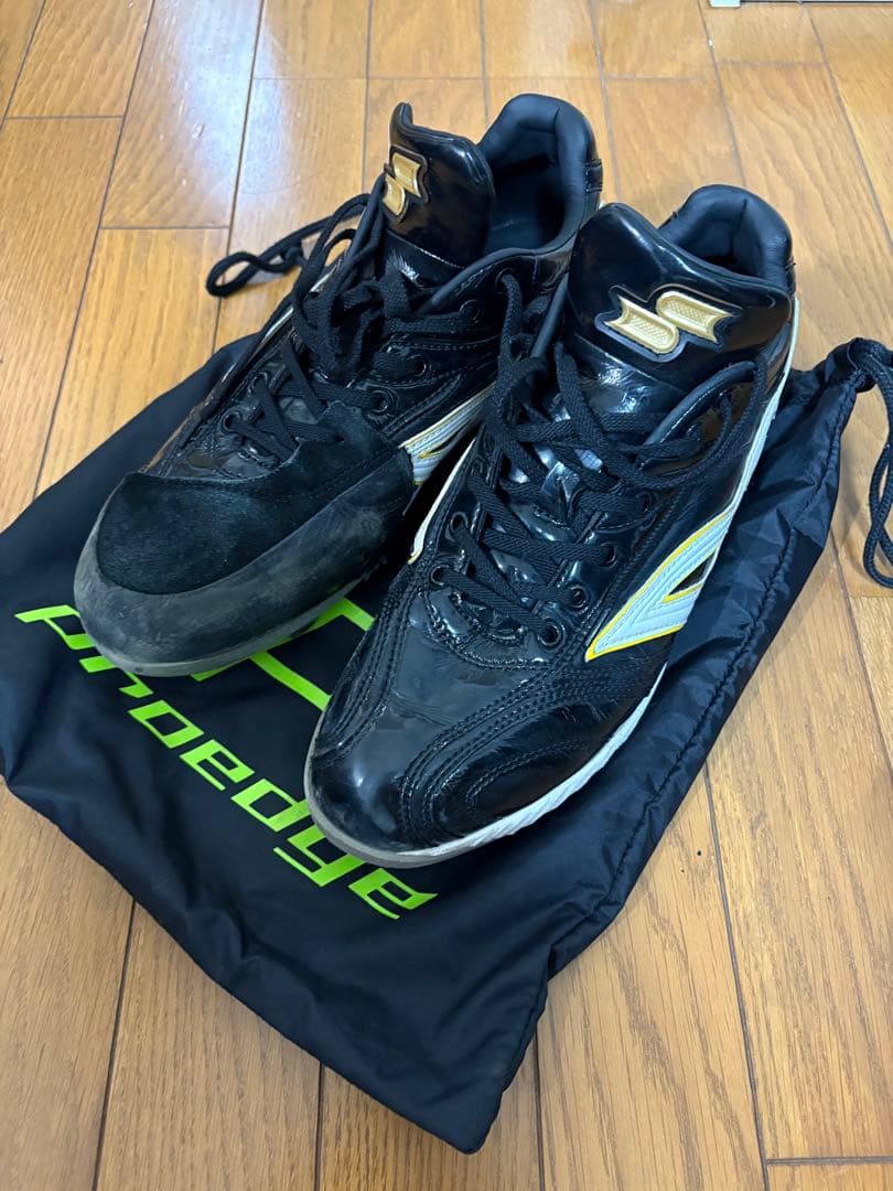 SSK スパイク ブラック/ホワイト/ゴールド