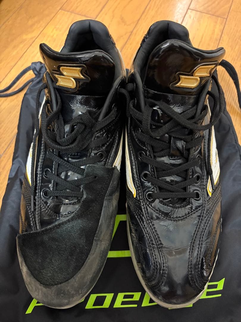 SSK スパイク ブラック/ホワイト/ゴールド