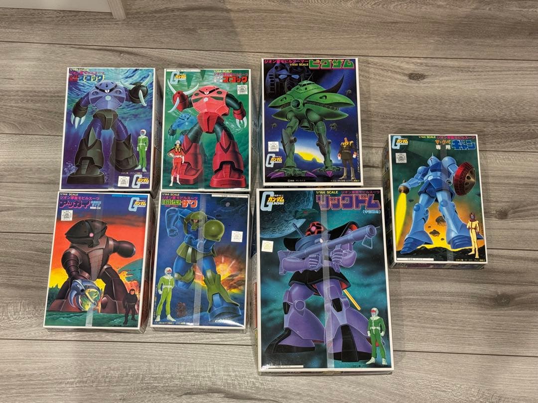 ジオン軍　ガンダム　機動戦士ガンダム　プラモデル　セット　シャア　バンダイ　ザク