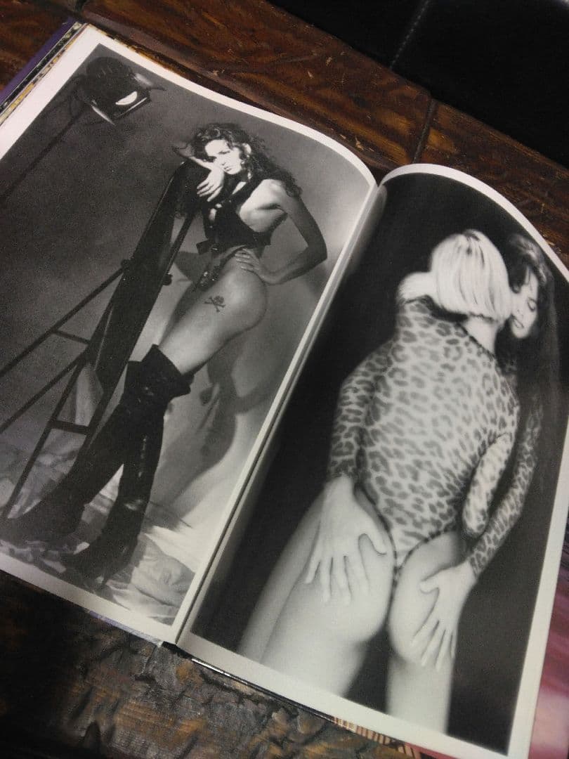 直筆サイン入り　アート　写真集　ジュリー　ストレイン　ヘビーメタル イラスト