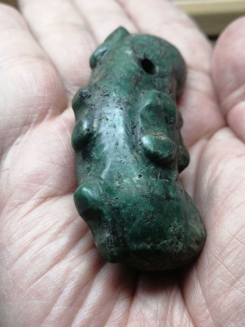 ★古墳期『蛇紋子持勾玉』出土品。大型勾玉　7.0cm　蛇紋石　凄い迫力があります