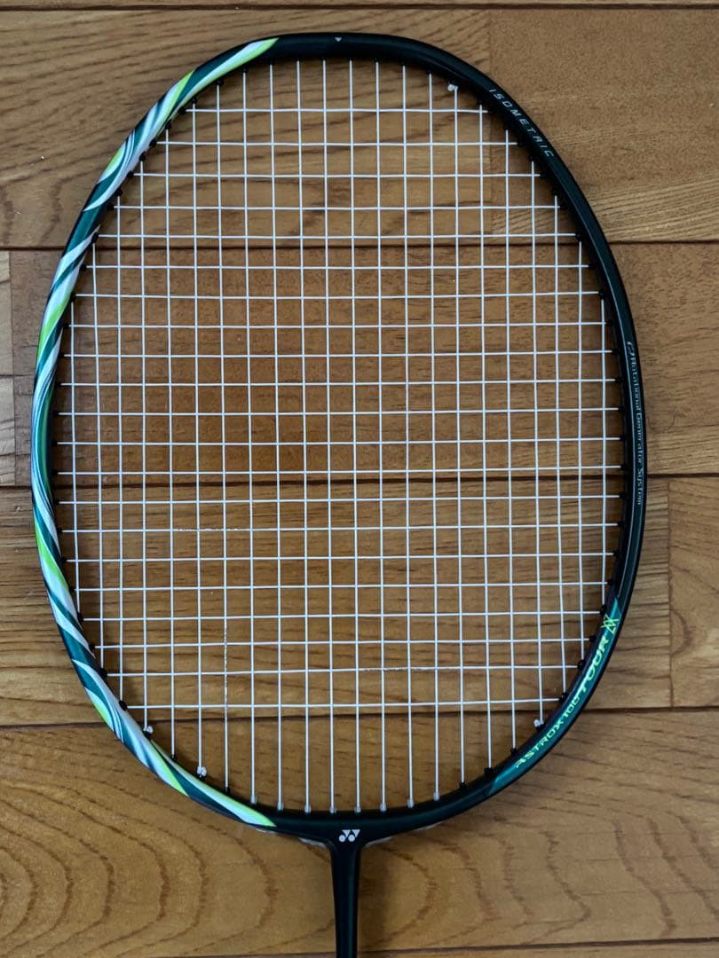 バドミントンラケット 100VA TOUR