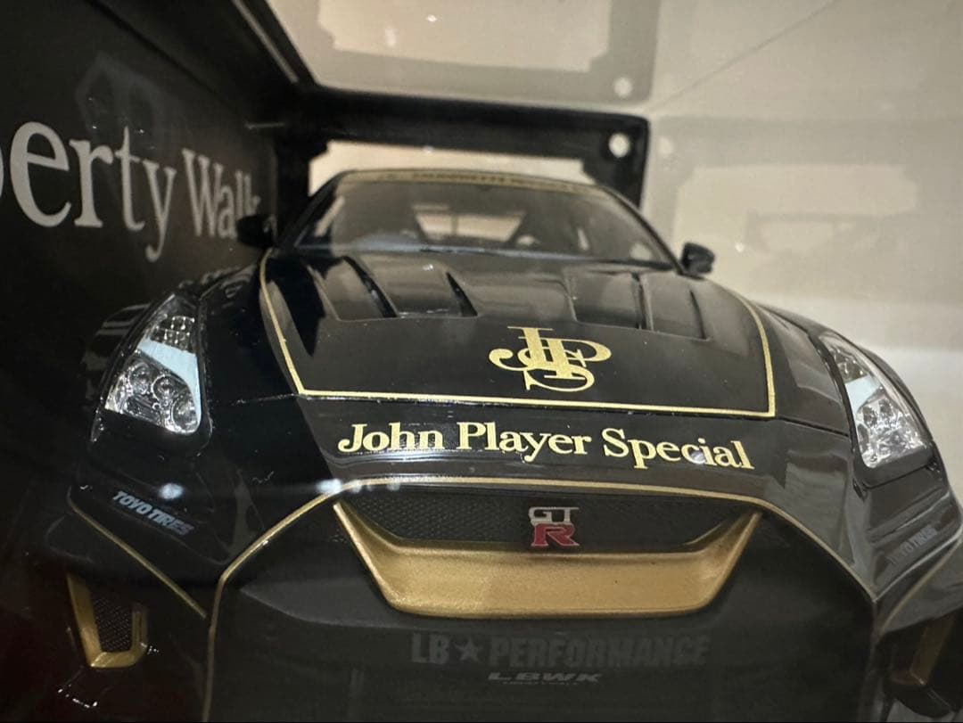 Liberty Walk JPS 1/18リバティーウォーク GT-R ミニカー