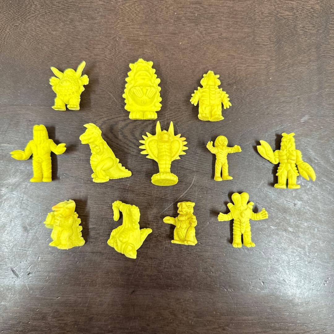 ウルトラマン　怪獣消しゴム　円谷プロ　黄色　イエロー