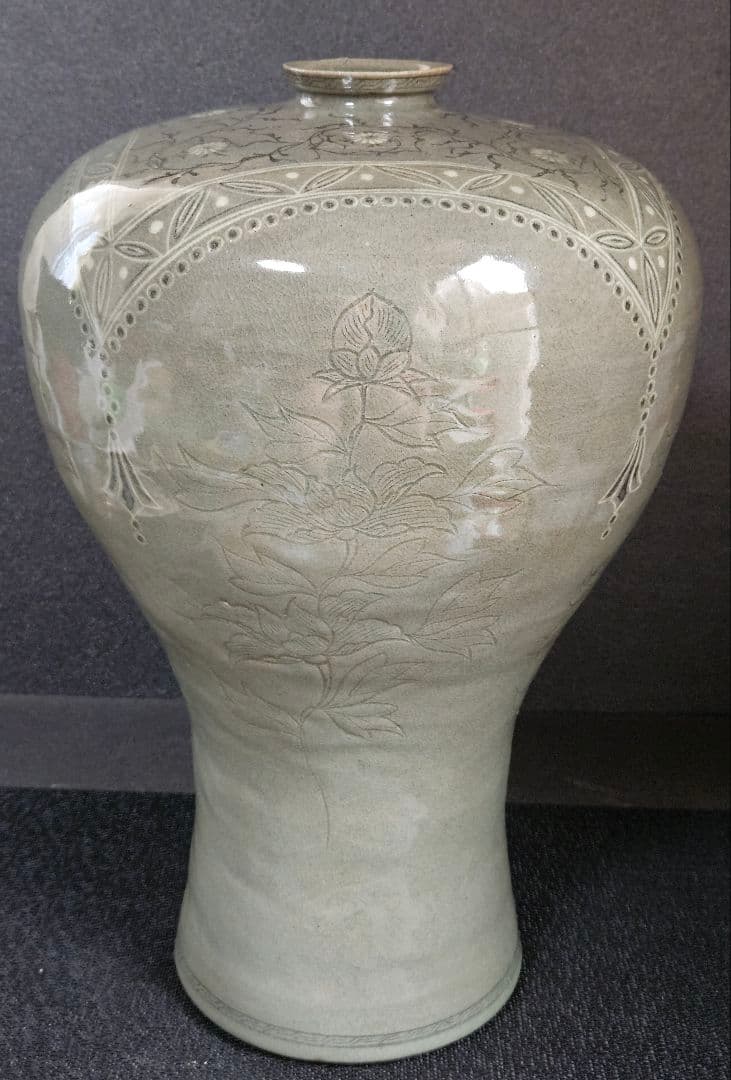 高麗青磁　象嵌　花唐草　瓔珞文様　陰刻牡丹図　大梅瓶　近代作品　高さ40.1cm