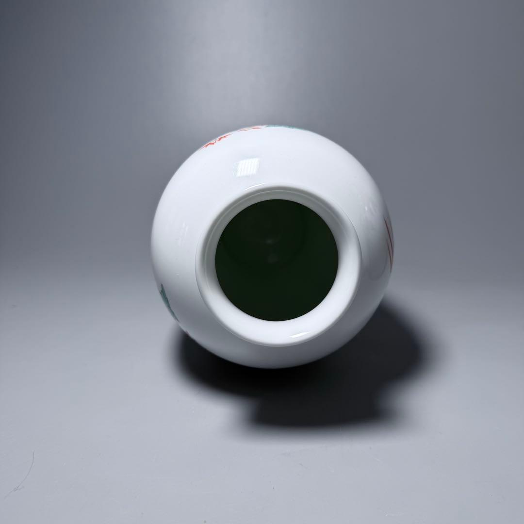 十三代　酒井田柿右衛門　錦菊花鳥文花瓶　十三代　今泉今右衛門　錦牡丹絵花瓶　二点