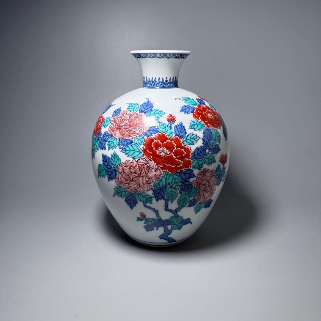 十三代　酒井田柿右衛門　錦菊花鳥文花瓶　十三代　今泉今右衛門　錦牡丹絵花瓶　二点