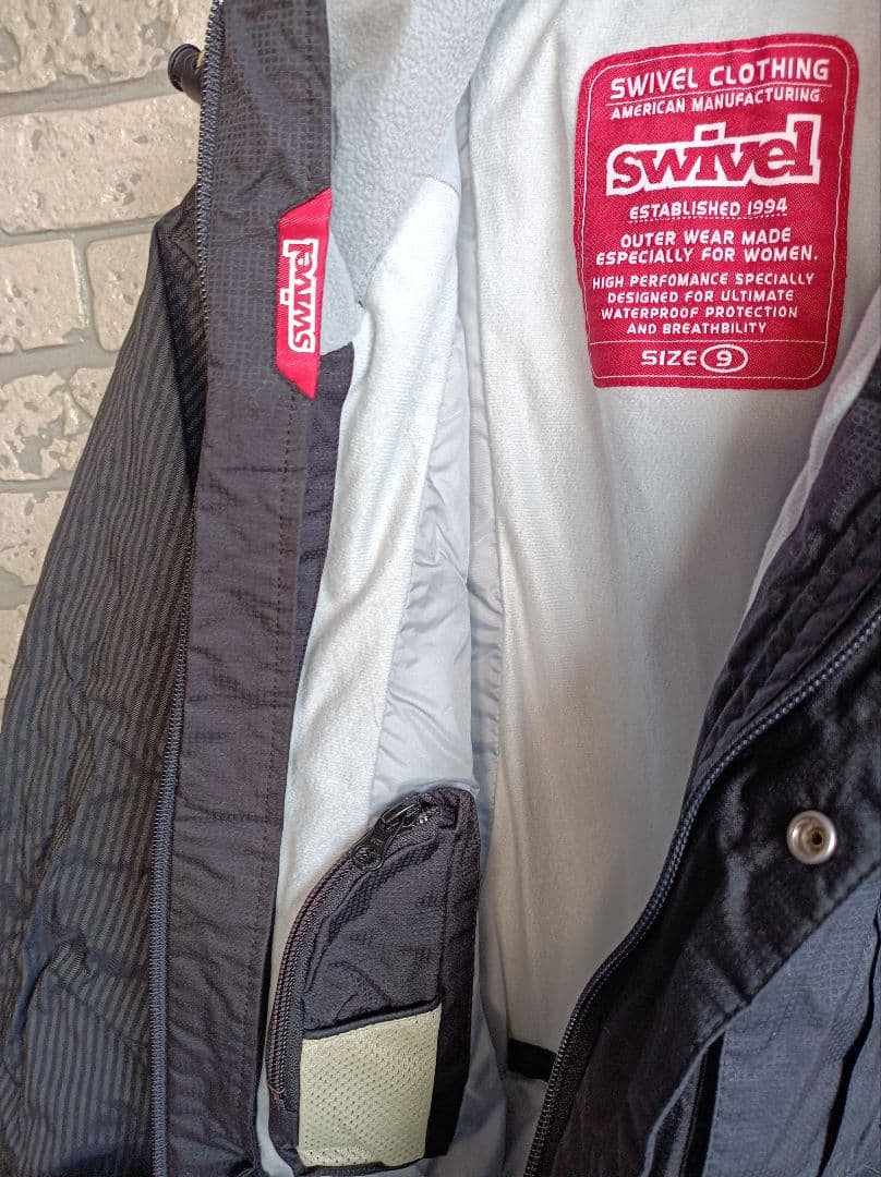 美品　スノボウェア　スキーウェア　スキー　スノボ　つなぎ　スノーボード　フード