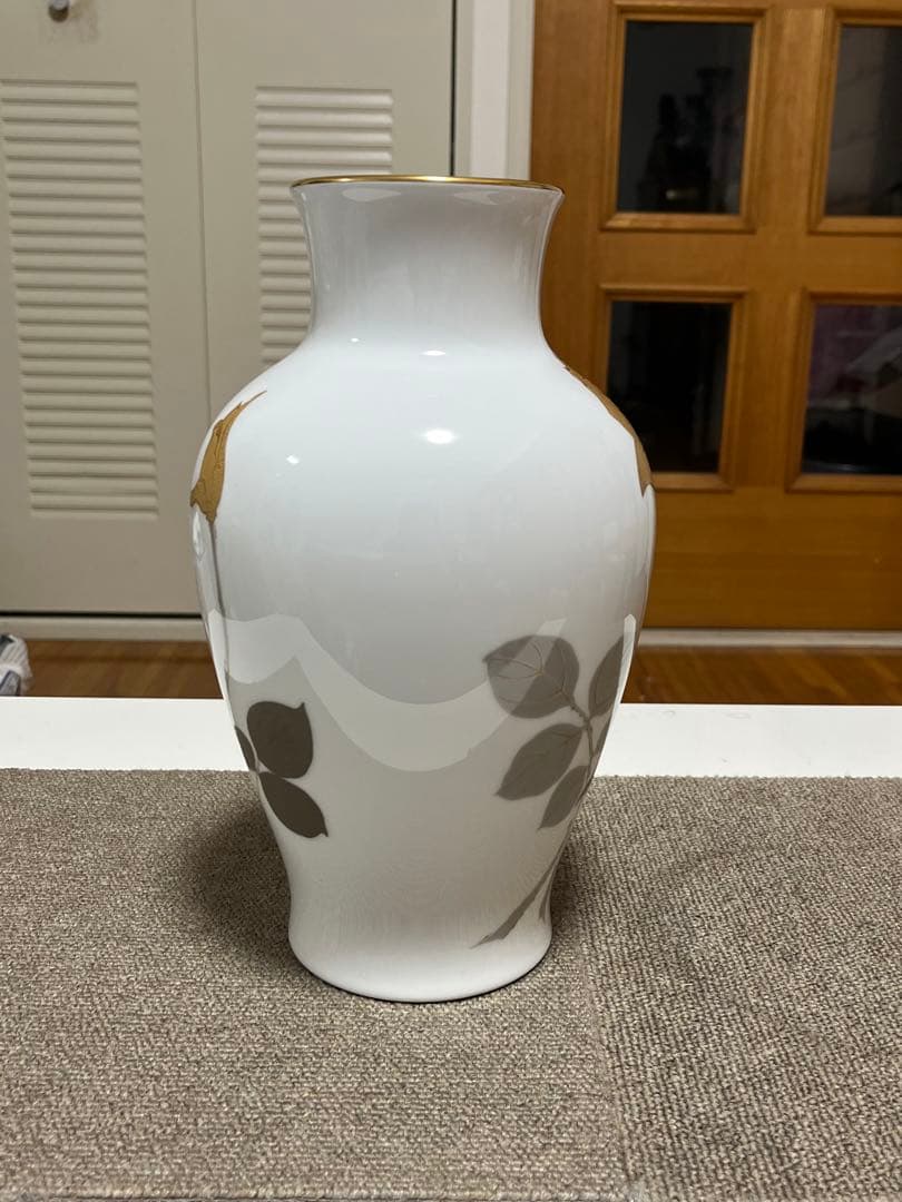 大倉陶園 OKURA 花器 花瓶 フラワーベース 金蝕バラ