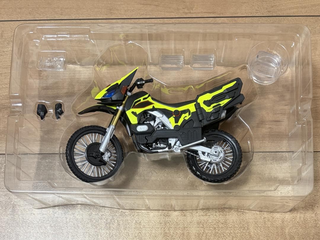 S.H.Figuarts 仮面ライダーゼロワン ライズホッパー＆エフェクト