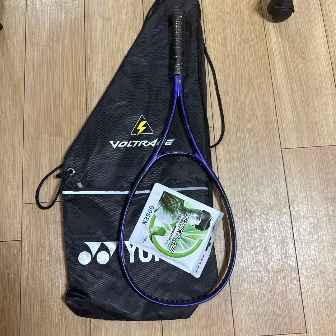 ソフトテニスラケット、ガット、付属品付き