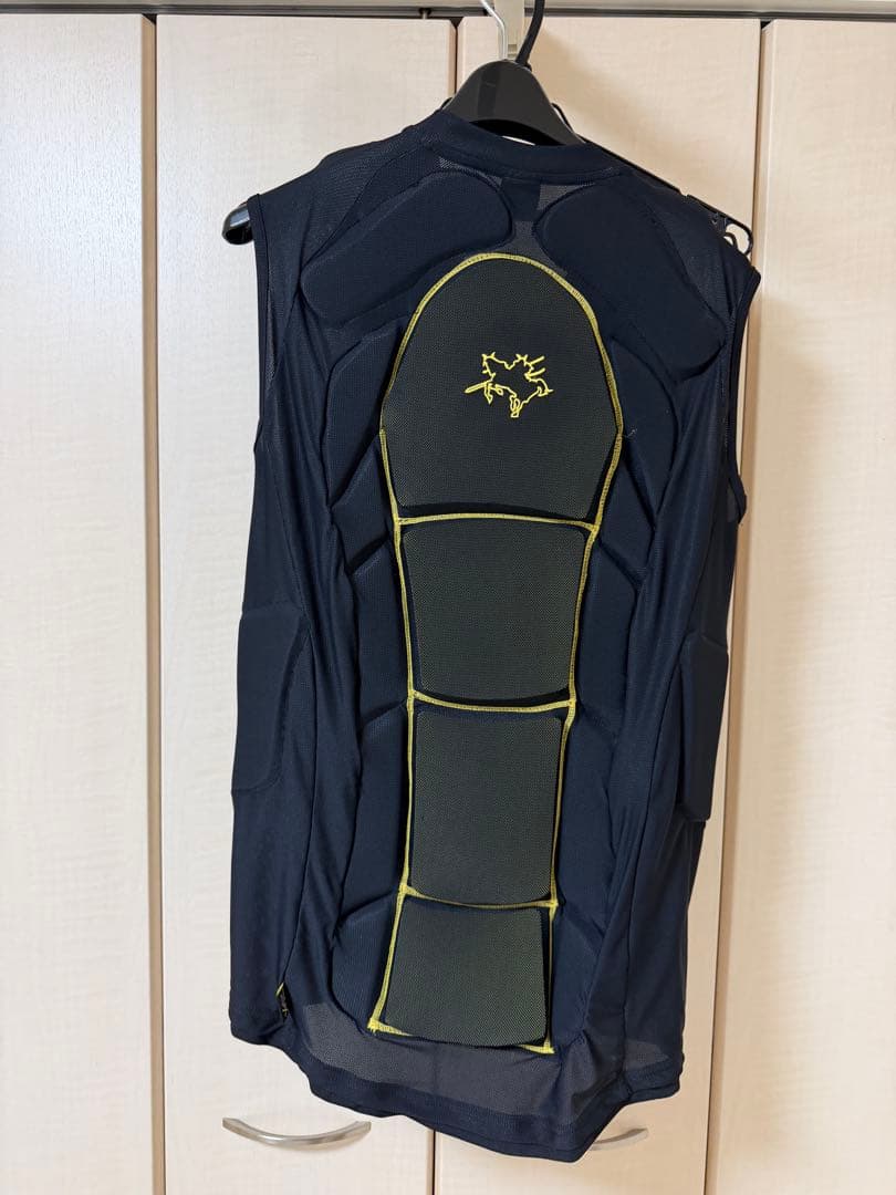 新品　鎧武者　ボディプロテクター　ベスト　L ブラック　スノーボード Black