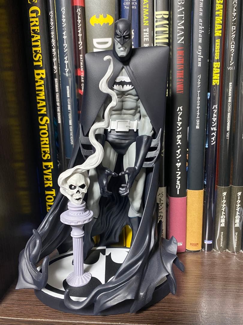 dcダイレクト　バットマン　ブラック&ホワイト　スタチュー