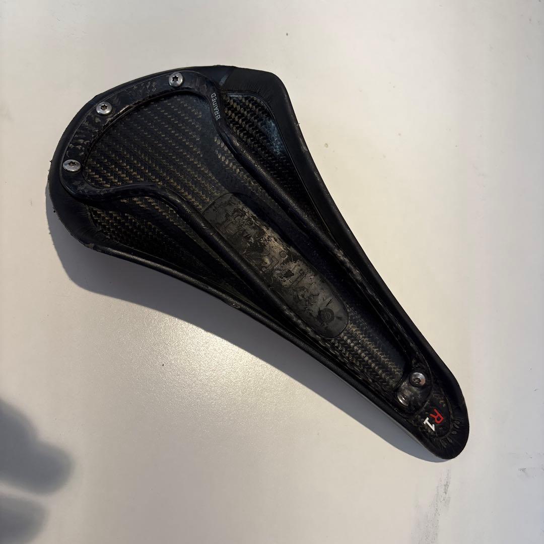 fi'zi:k Volta R1 フィジーク　サドル　カーボン