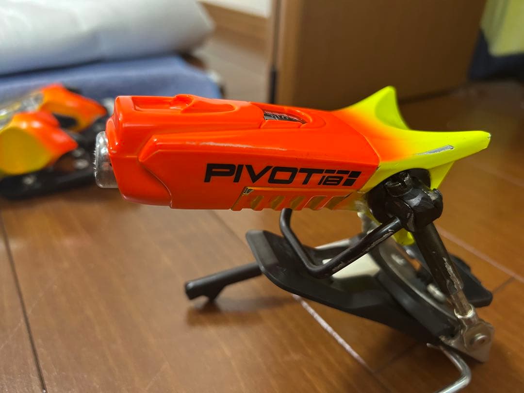 スキー Look Pivot 18