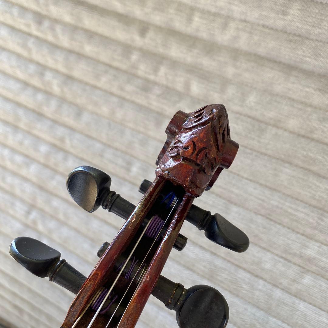 ライオンヘッド　フィドル　バイオリン 彫刻デザイン