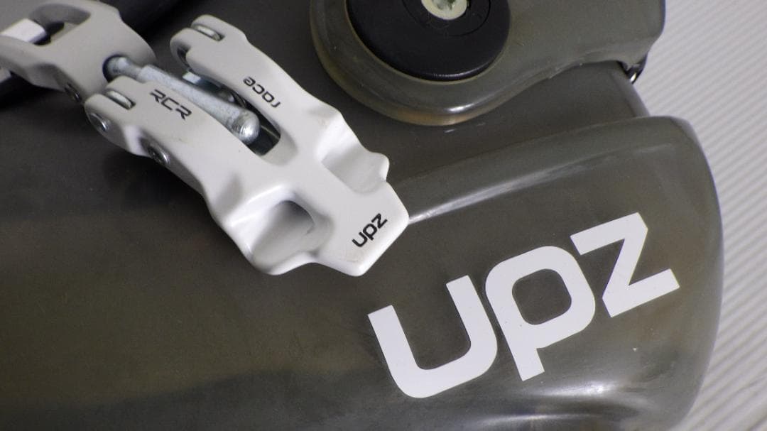 T*3様 733/キレイ目　UPZ RC 8 スノーボード　アルペンボード用ブー