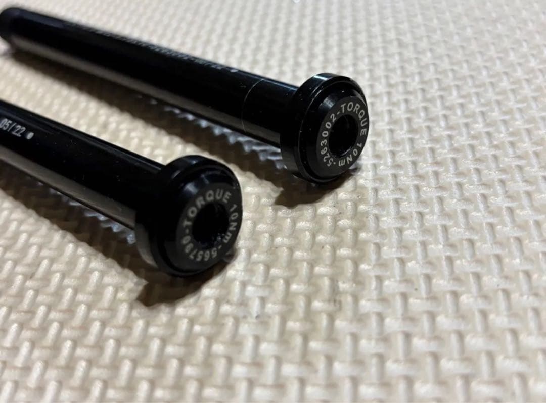 スルーアクスル Madone BONTRAGER TREK トレック ボントレガ