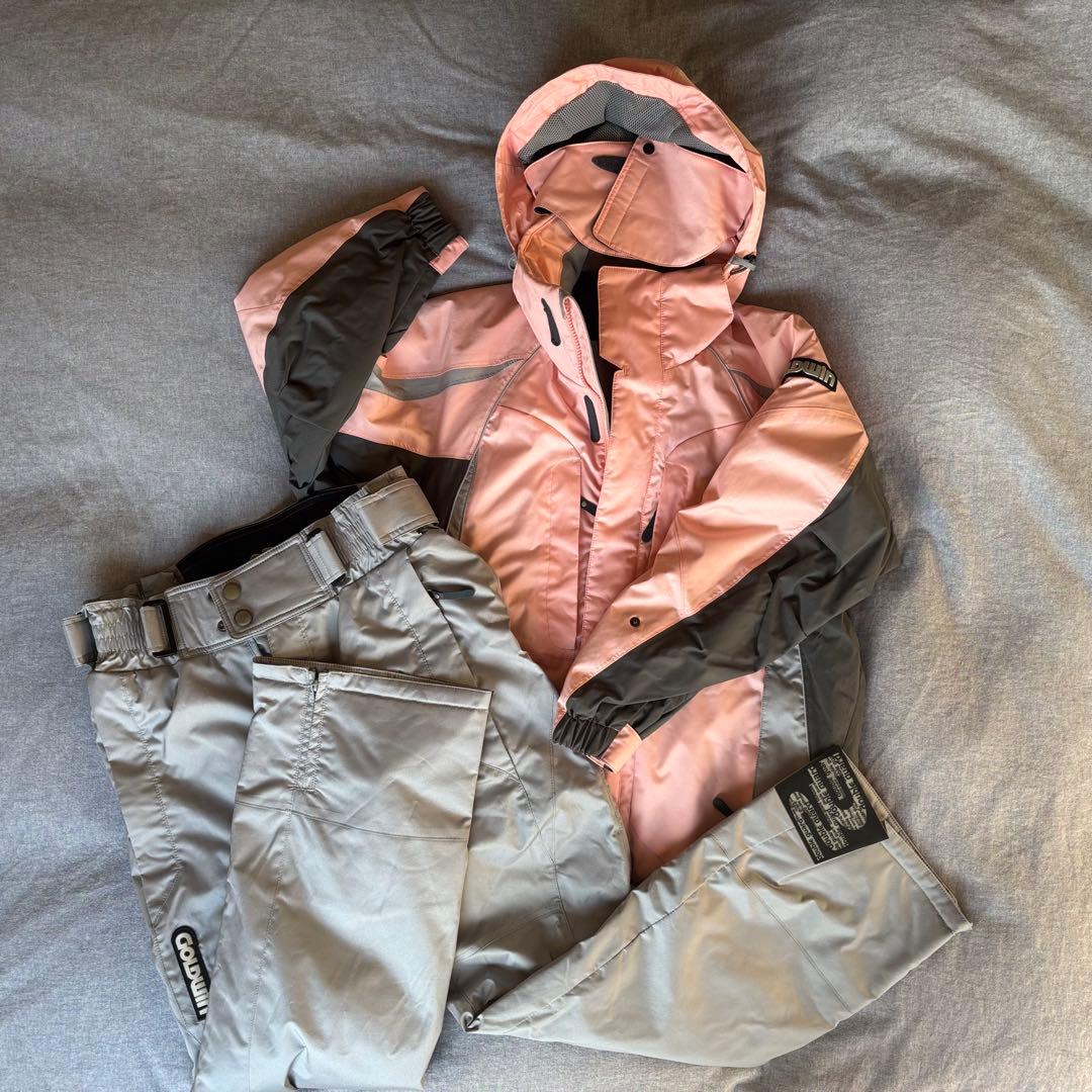 スキーウェア☆新品未使用⭐︎上下☆160cm☆サイズSS☆ゴールドウィン