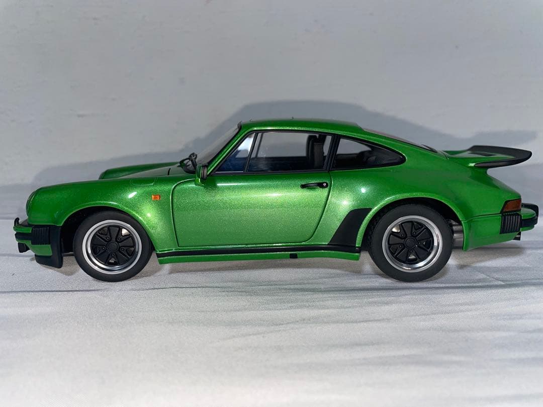 オートアート1/18 ポルシェ 911 訳あり