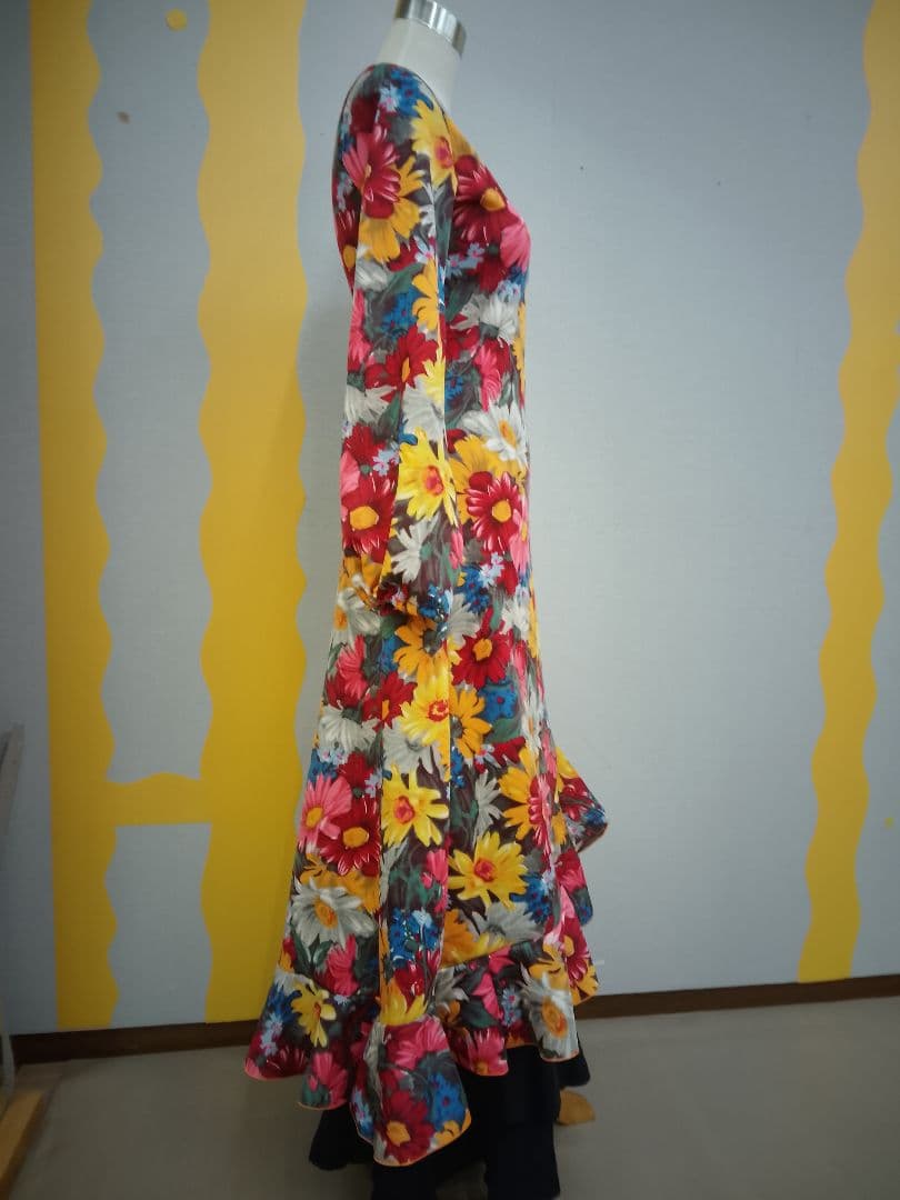 フラメンコ　ワンピース　伸びる生地