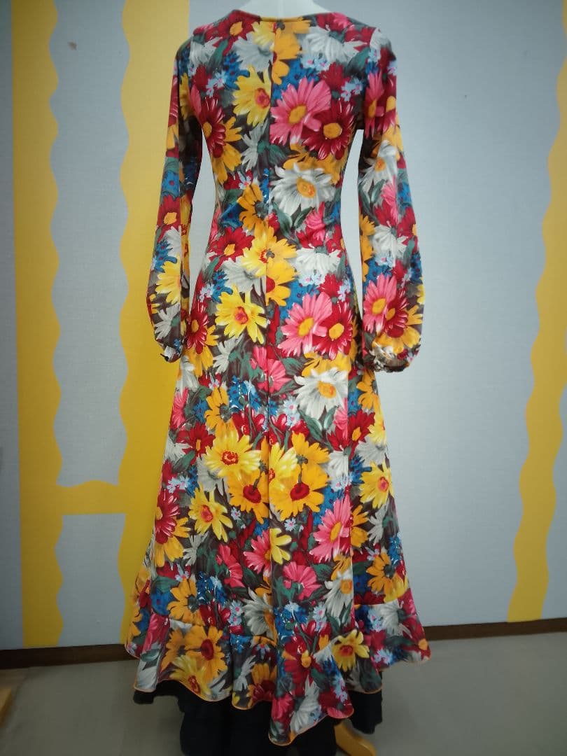 フラメンコ　ワンピース　伸びる生地