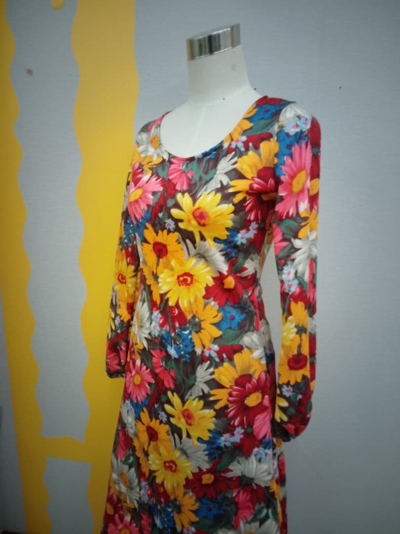 フラメンコ　ワンピース　伸びる生地