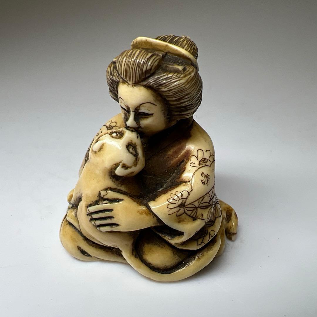 青堂在銘　極上女性に犬根付　24g 東Y8-0204☆2F