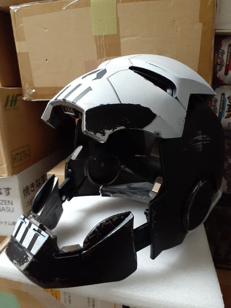 ハズブロ 1/1パニッシャー ウォーマシン ヘルメットアイアンマン