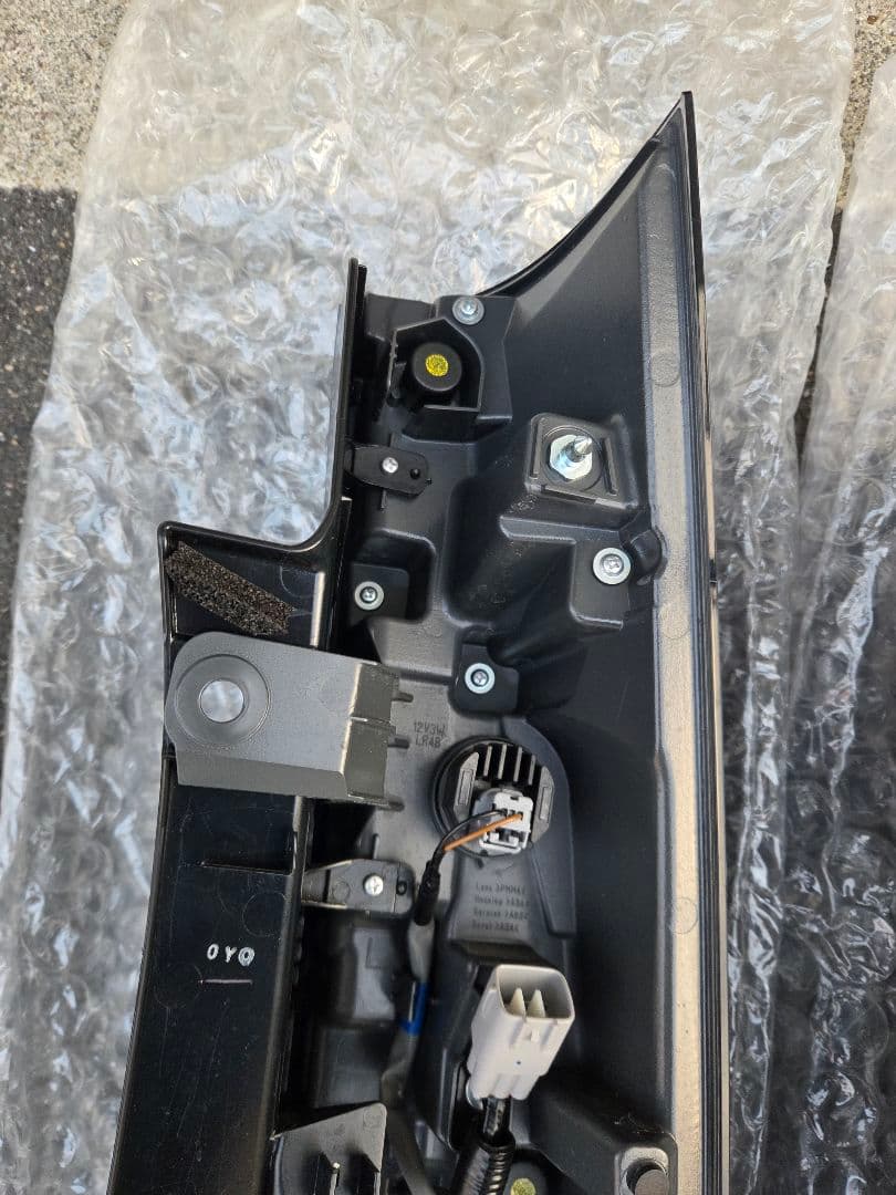 トヨタ　80系ノア後期　W×Blll テールランプ