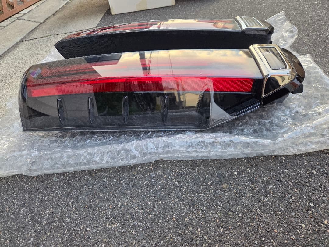 トヨタ　80系ノア後期　W×Blll テールランプ