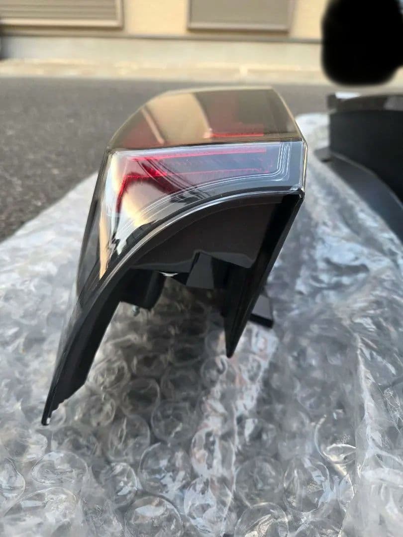 トヨタ　80系ノア後期　W×Blll テールランプ