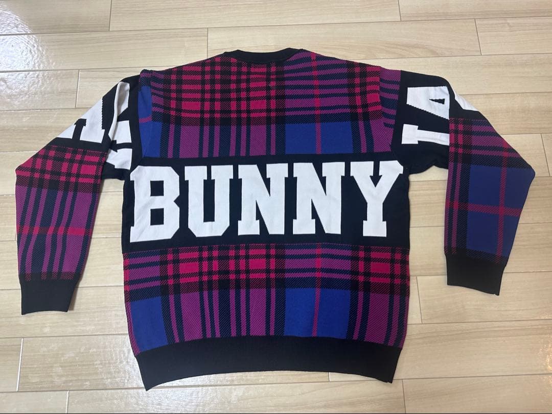 [ジャックバニー] メンズ クルーネックニット (ロゴジャガード、ピンク)