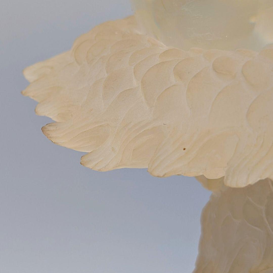 【風水・縁起物】開運龍の大型置物　水晶玉を抱える龍　台座付き