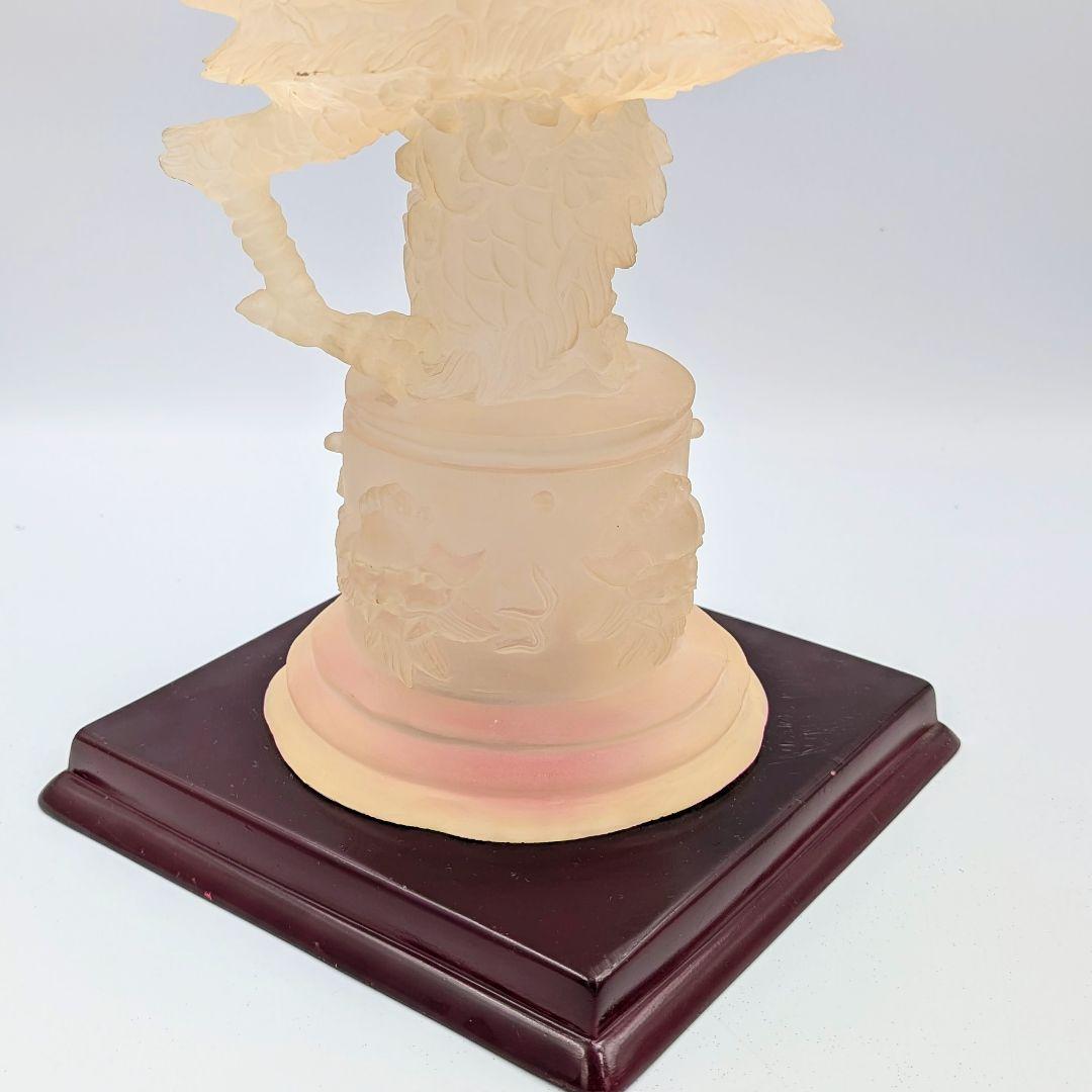 【風水・縁起物】開運龍の大型置物　水晶玉を抱える龍　台座付き