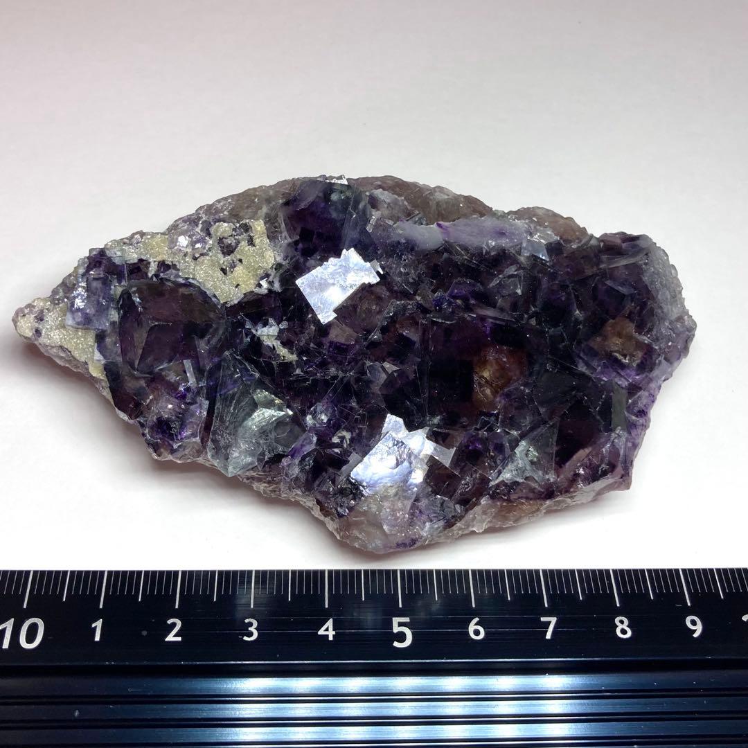 蛍石 ゾーニング パープル フローライト 母岩付き 原石 鉱物 鉱石 天然石