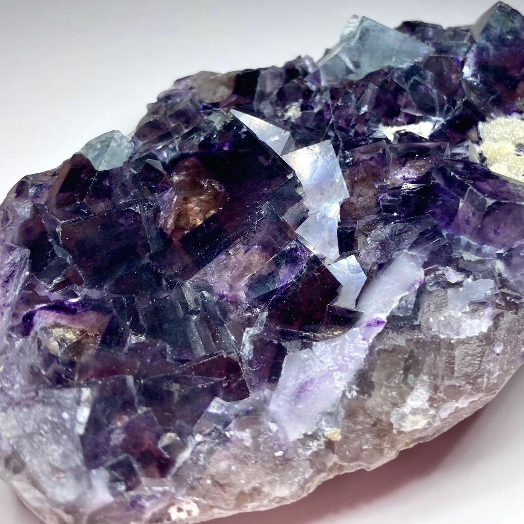 蛍石 ゾーニング パープル フローライト 母岩付き 原石 鉱物 鉱石 天然石