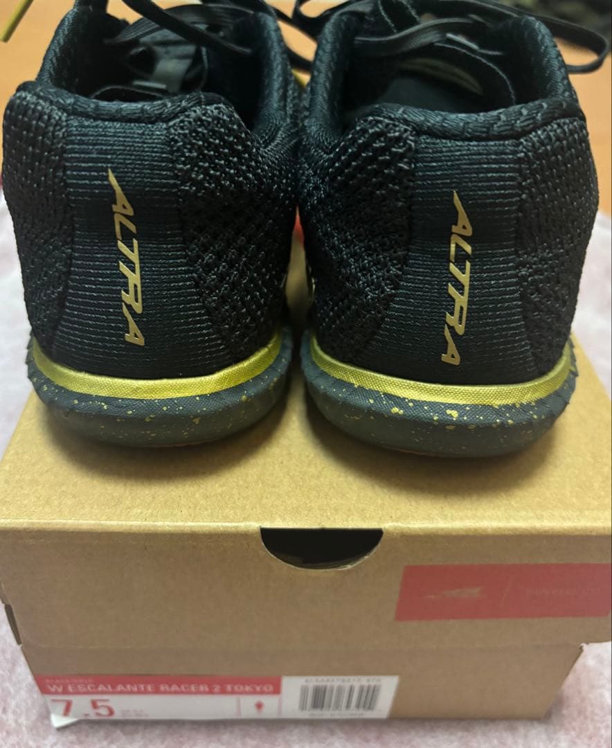 アルトラESCALANTERACER レディース23.5出品明日まで‼️