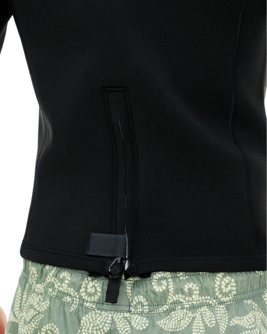 処分特価　半額　サイズS タッパー　RVCA 新品3