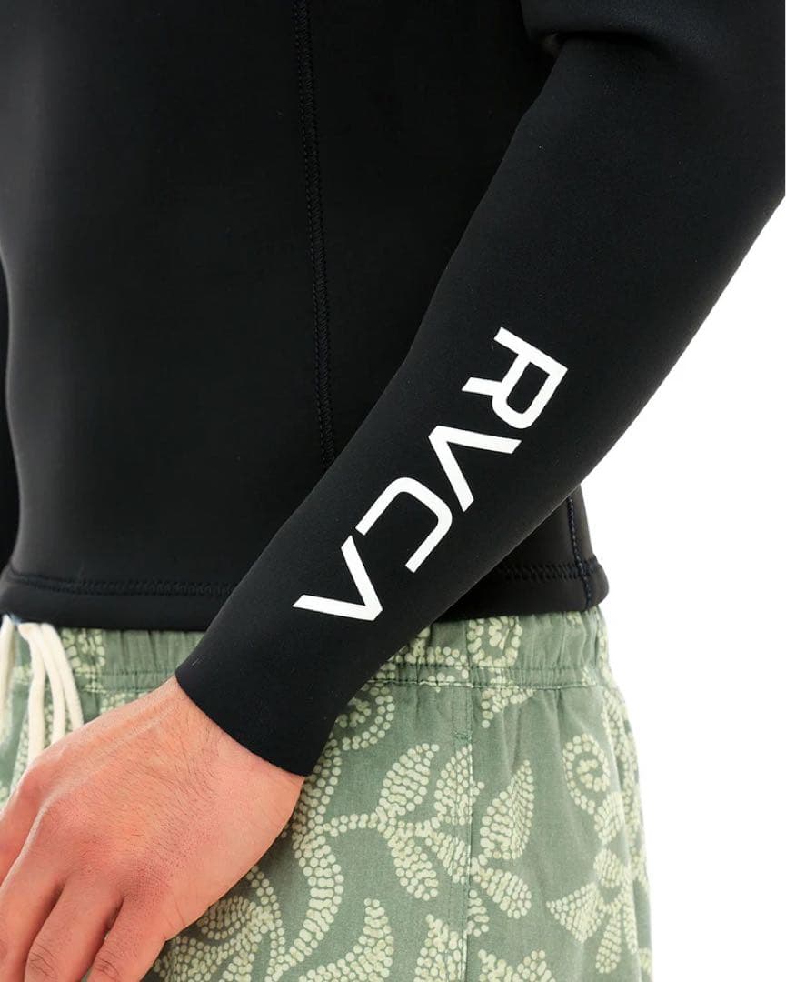 処分特価　半額　サイズS タッパー　RVCA 新品3