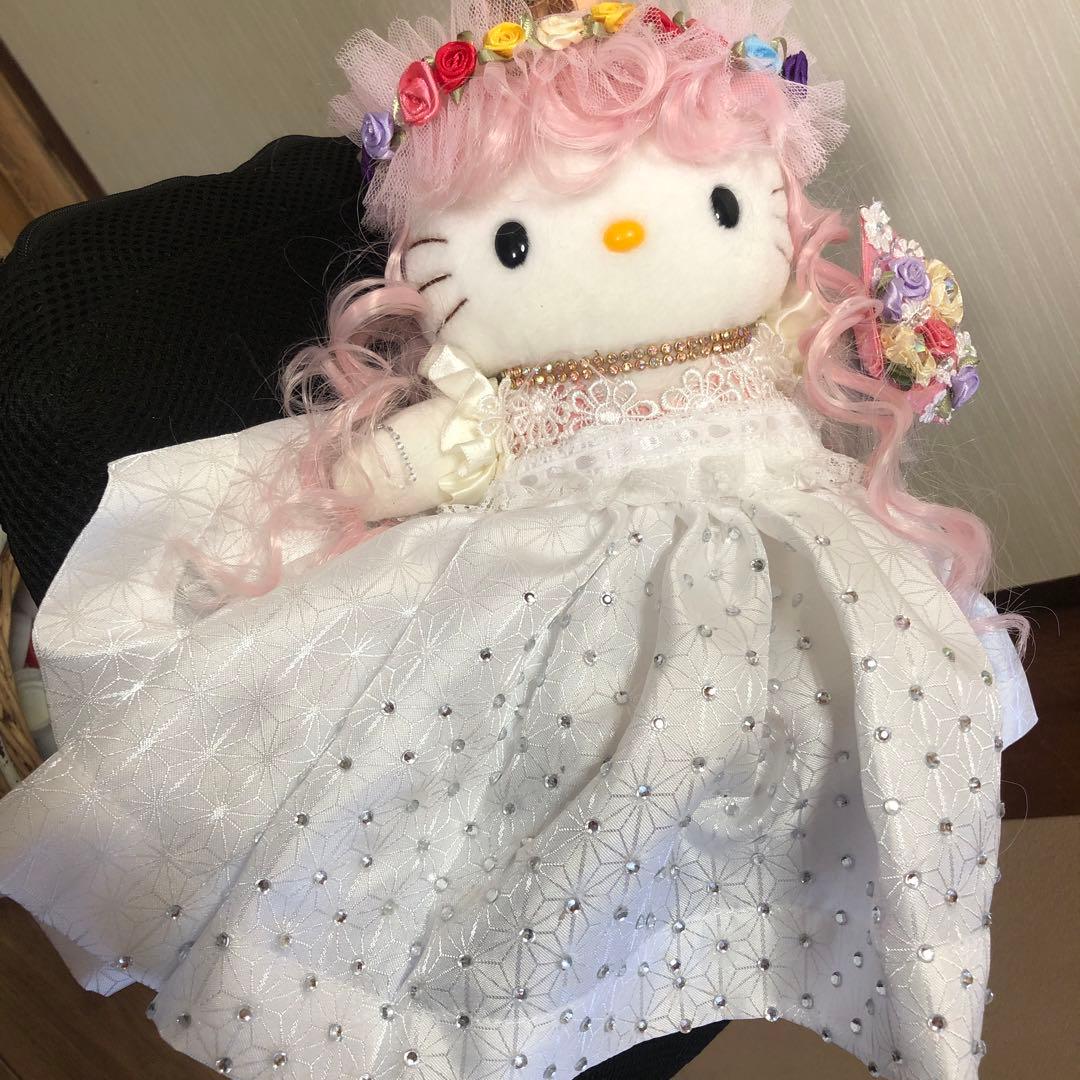 Hello Kitty ハローキティの美しいウェディングドレス