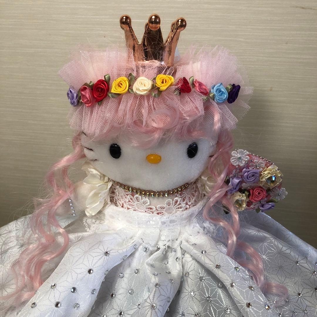 Hello Kitty ハローキティの美しいウェディングドレス