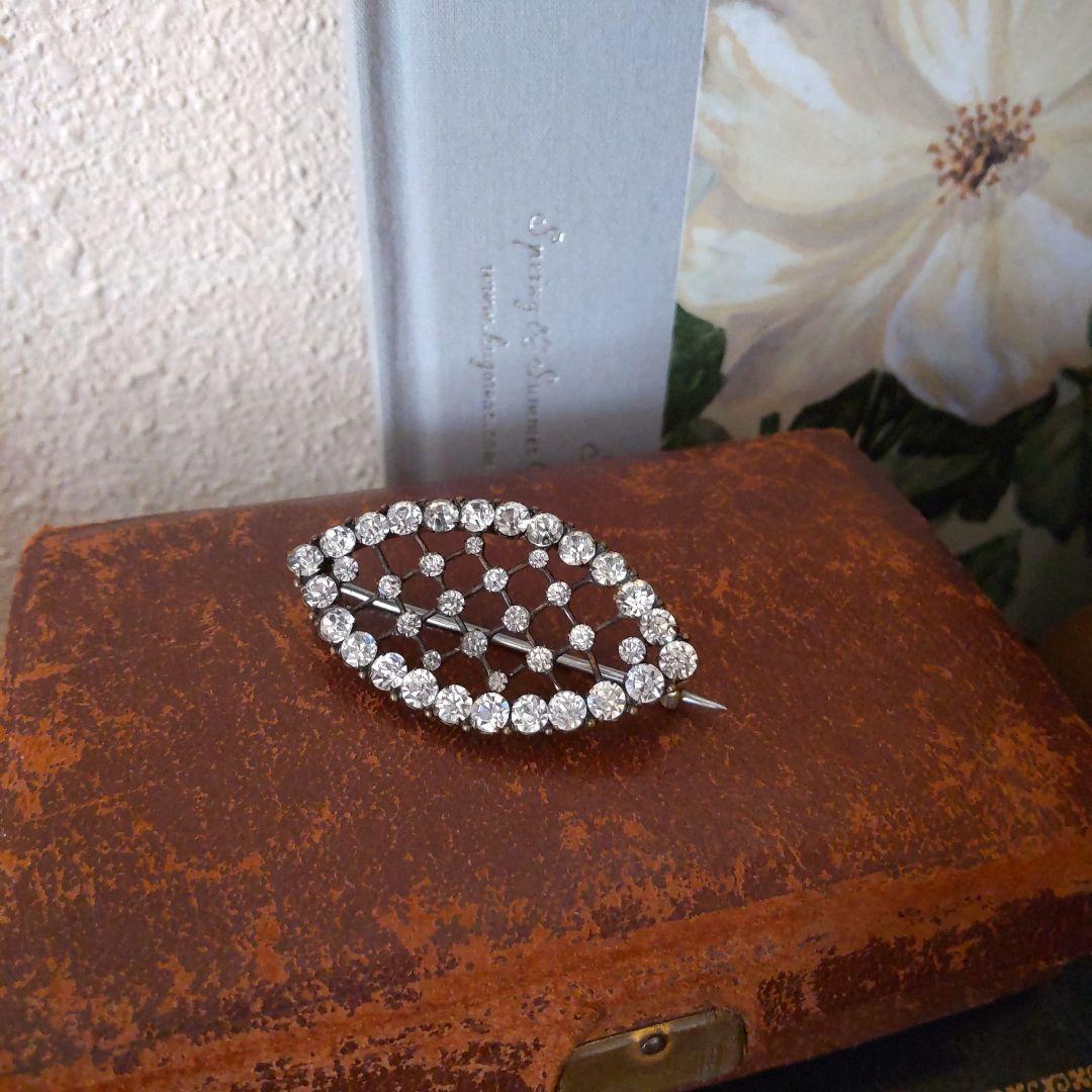 イギリスアンティーク　ブローチ