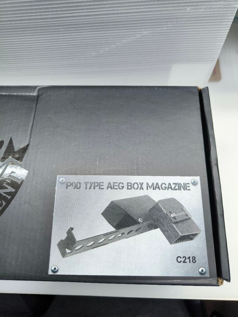 東京マルイ P-90TR 300連、BOXマグ、バッテリー、ダットサイト他多数