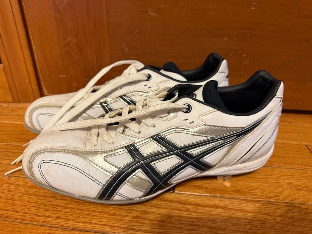 ASICS スパイクシューズ ホワイト/ブラック　27センチ
