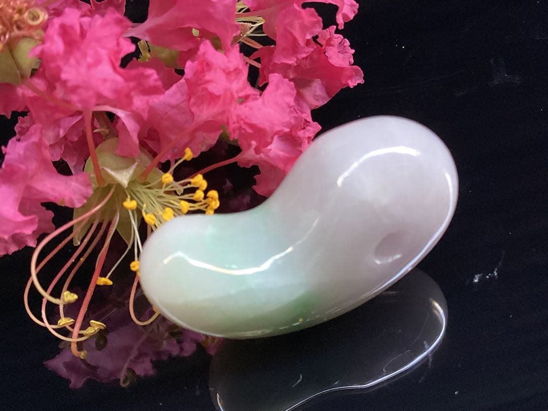 ✳premium*一流の勾玉　最上級のコレクション ‼️ 糸魚川翡翠ラベンダー入り