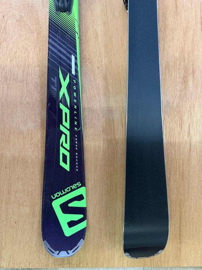 SALOMON カービングスキー4点セット 板・ビンディング・ブーツ・ストック