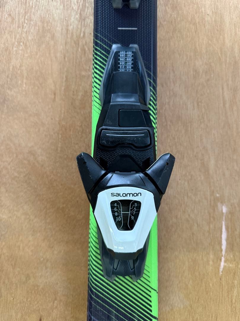 SALOMON カービングスキー4点セット 板・ビンディング・ブーツ・ストック