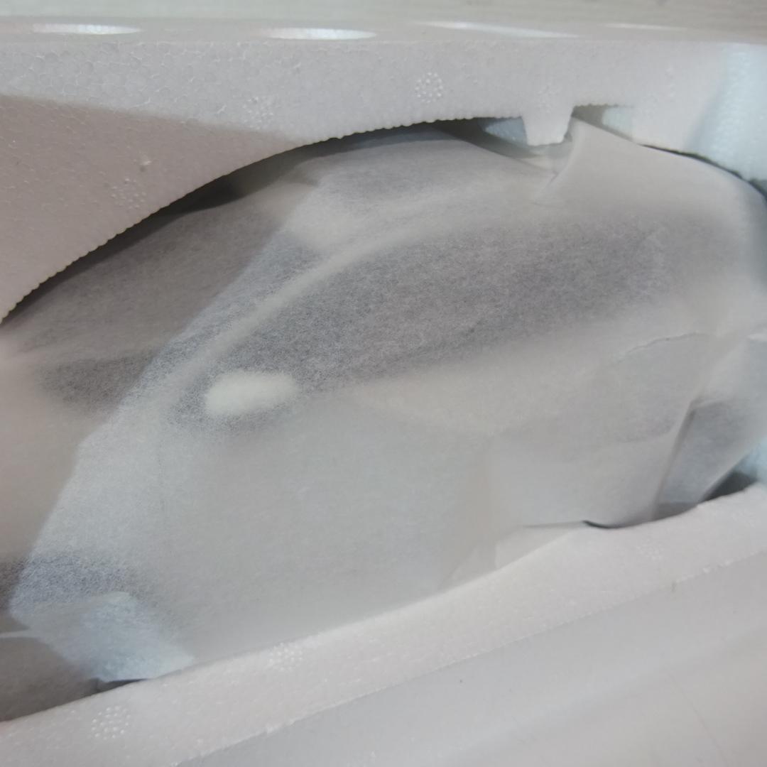 0305Y ボルボ XC60 1/18ミニカー ホワイト